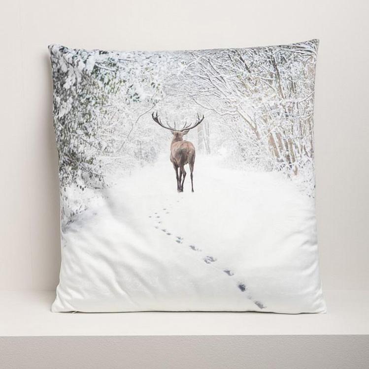 Декоративная подушка Олень в заснеженном лесу Deer In Snowy Landscape Cushion