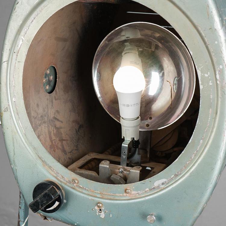 Винтажный прожектор на треноге Заря-5000  Vintage Spotlight On Tripod