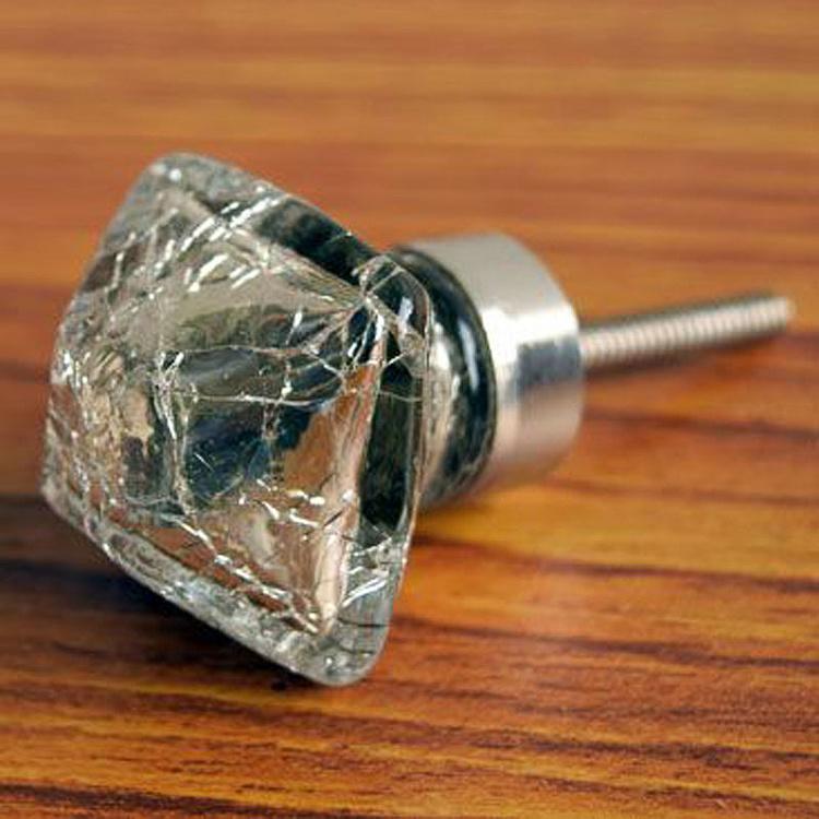 Мебельная ручка Пирамида с кракелюром Crackled Silver Pyramid Glass Knob