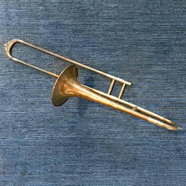 Винтажный тромбон в чехле 1 Vintage Trombone In Case 1