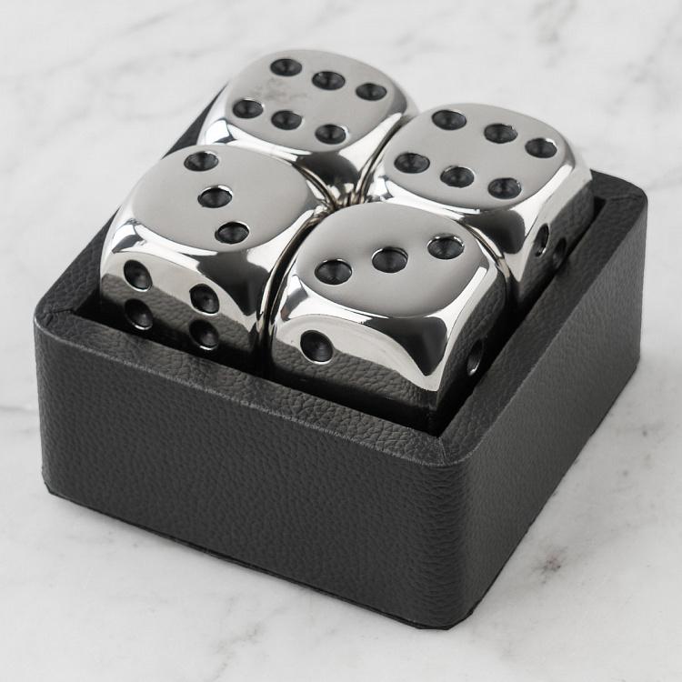 Четыре алюминиевые игральные кости в коробке Aluminium Dices On Wooden Base