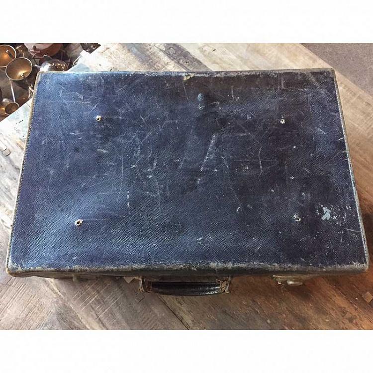 Винтажный чёрный фибровый чемодан с простроченными краями Vintage Black Leather Suitcase With Stitched Edges