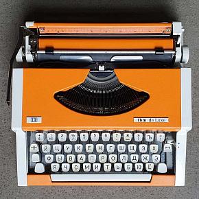 Vintage Typewriter Unis Tbm De Luxe