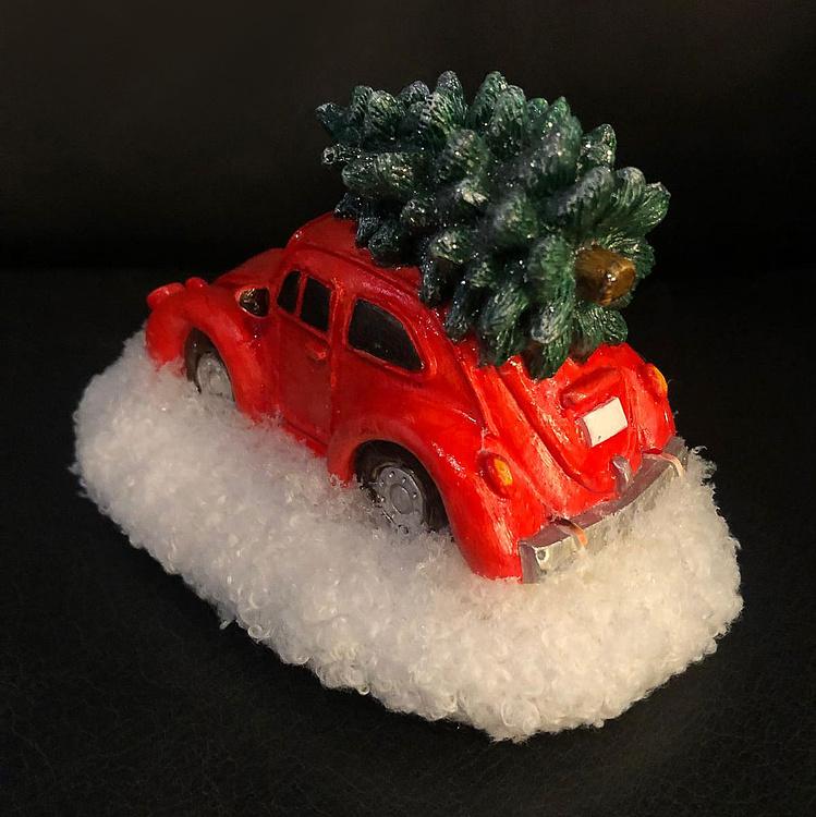 Новогодняя фигурка Красная машина с ёлочкой Christmas Car Red 12 cm