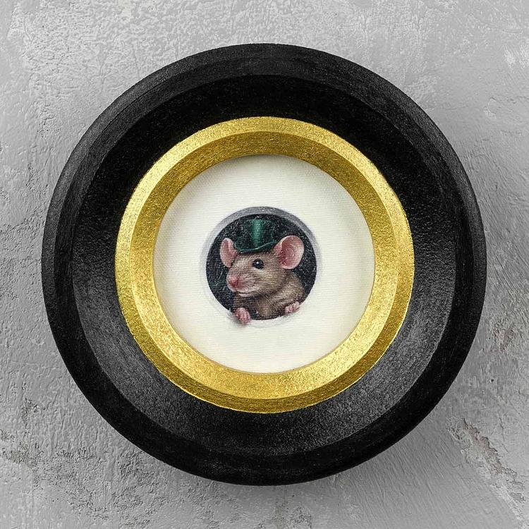 Картина в круглой раме Мышка в зелёном цилиндре Green Hat Mouse Painting In Round Frame