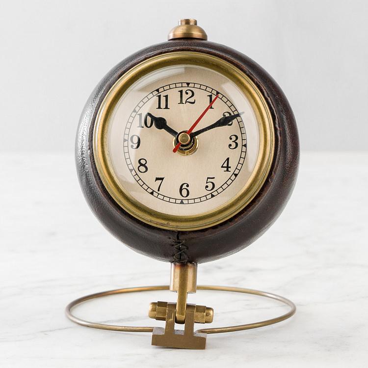 Настольные часы круглые в кожаной отделке Round Leather Clock On Brass Stand