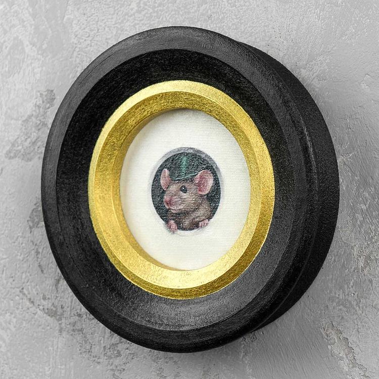 Картина в круглой раме Мышка в зелёном цилиндре Green Hat Mouse Painting In Round Frame