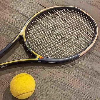 Винтажная теннисная ракетка и мяч Vintage Tennis Racket And Ball 13 - ракурс 2