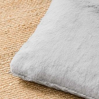 Декоративная подушка Alaska Square Cushion Medium искусственный мех Big Bear Grey - ракурс 5
