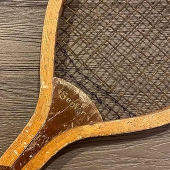 Винтажная теннисная ракетка и мяч Vintage Tennis Racket And Ball 12 - ракурс 2
