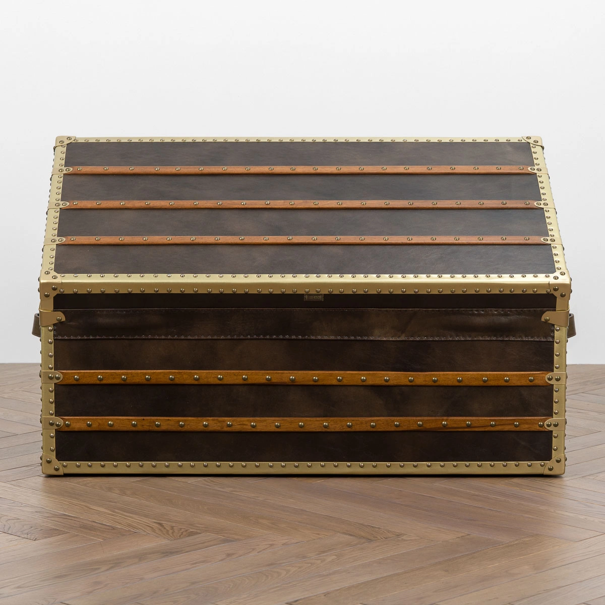 Журнальный стол-сундук Cargo Coffee Table RM натуральная кожа Antique Master - ракурс 6