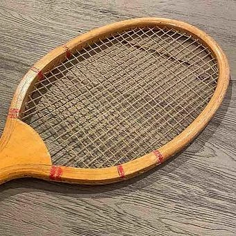 Винтажная теннисная ракетка и мяч Vintage Tennis Racket And Ball 2 - ракурс 2