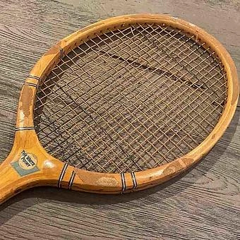 Винтажная теннисная ракетка и мяч Vintage Tennis Racket And Ball 6 - ракурс 3