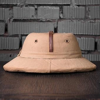 Винтажный головной убор Vintage Antique British Helmet From India - ракурс 3
