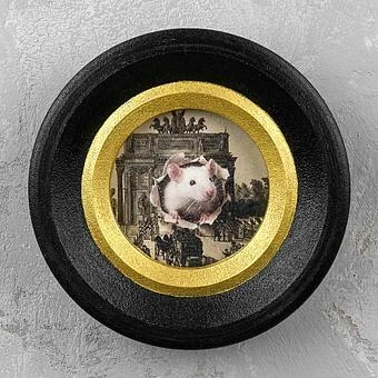 Картина White Mouse Painting In Round Frame - ракурс 2