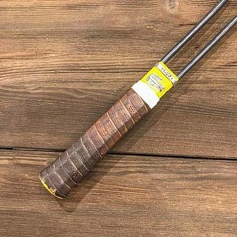 Винтажная теннисная ракетка и мяч Vintage Tennis Racket And Ball 1 - ракурс 3