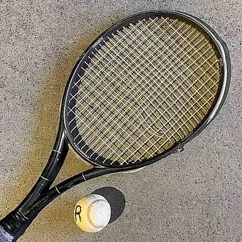 Винтажная теннисная ракетка и мяч Vintage Tennis Racket And Ball 19 - ракурс 2