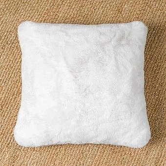 Декоративная подушка Alaska Square Cushion Medium искусственный мех Big Bear White - ракурс 2