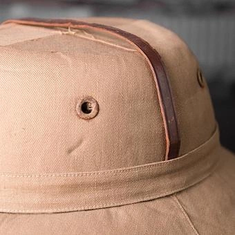 Винтажный головной убор Vintage Antique British Helmet From India - ракурс 4