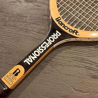 Винтажная теннисная ракетка и мяч Vintage Tennis Racket And Ball 9 - ракурс 2