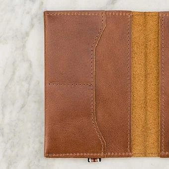 Обложка для паспорта Passport Cover натуральная кожа Old Brown - ракурс 4