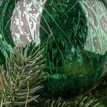 Набор из 3-х ёлочных игрушек Set Of 3 Glass Metal Scratched Balls Green 10 cm - ракурс 4