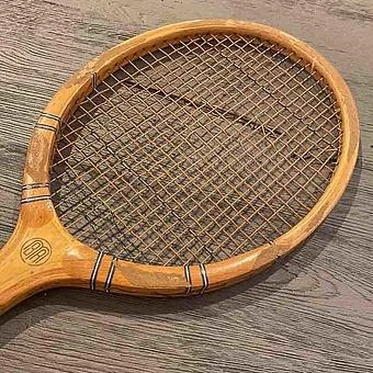 Винтажная теннисная ракетка и мяч Vintage Tennis Racket And Ball 6 - ракурс 2